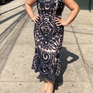 Chic Women's Navy and Cream Midi Dress